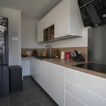 Modern Apt With Balcony Near Paris * 쀼또